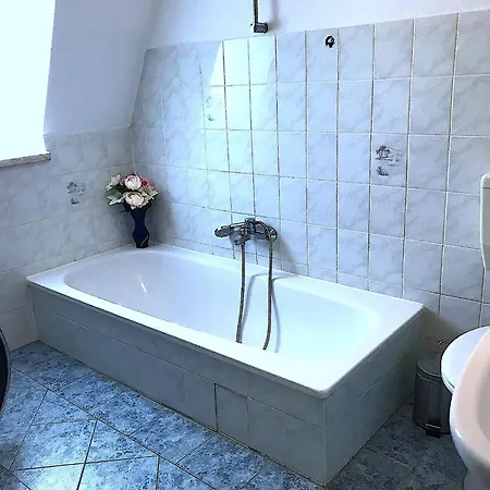 Meeraner Parkresidenz Apartamento *